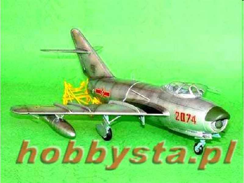 Mikoyan MiG-17PF Fresco (F-5A) - zdjęcie 1 Mikoyan MiG-17PF Fresco (F-5A) - zdjęcie 1