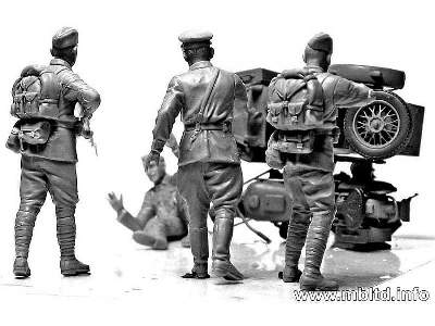 Wypadek - radzieccy i niemieccy zołnierze - lato 1941 - zdjęcie 5