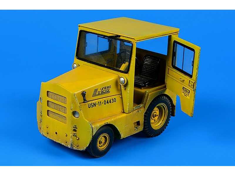 UNITED TRACTOR GC340-4/SM-340 tow tractor (with cab) - zdjęcie 1 UNITED TRACTOR GC340-4/SM-340 tow tractor (with cab) - zdjęcie 1