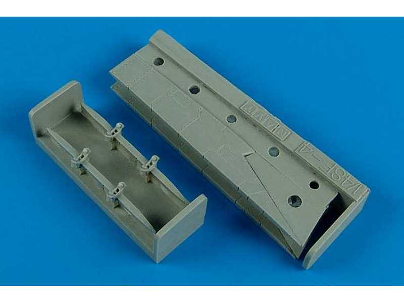 Wing pylons for F-4B/N/J/S (U.S. NAVY version) - zdjęcie 1 Wing pylons for F-4B/N/J/S (U.S. NAVY version) - zdjęcie 1