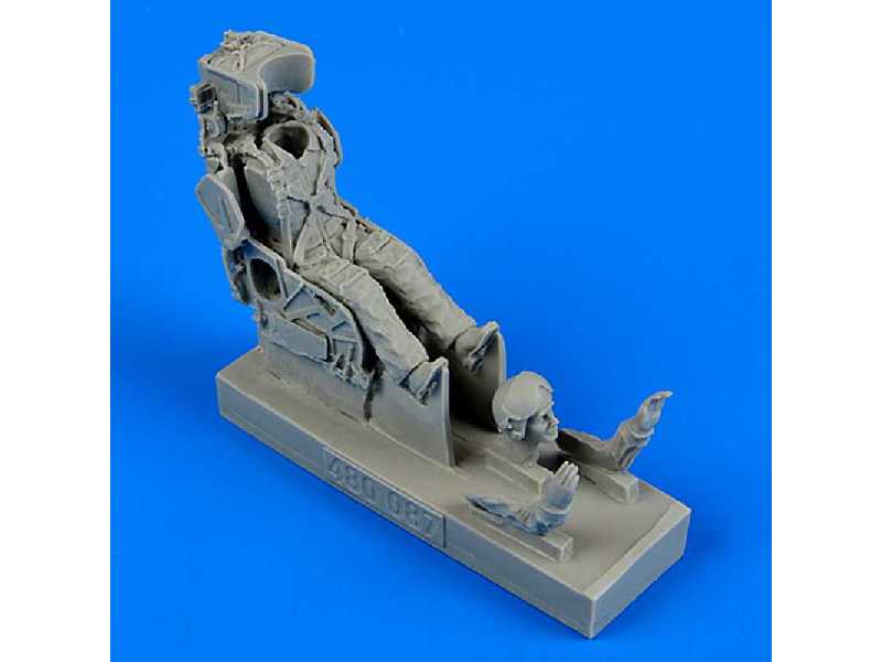 Russian pilot with KS-4 ejection seat for Su-7/9/11/15/17 … - zdjęcie 1 Russian pilot with KS-4 ejection seat for Su-7/9/11/15/17 … - zdjęcie 1