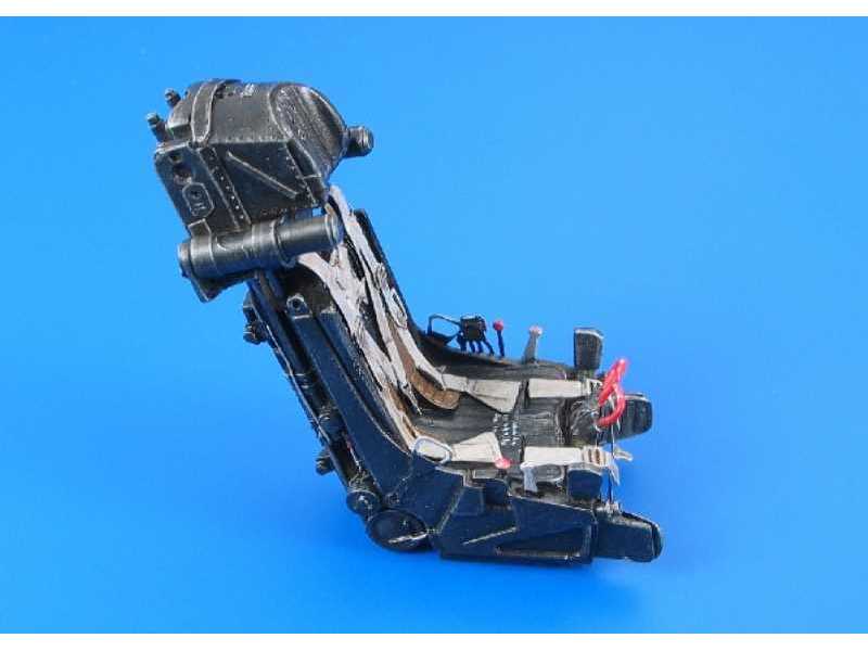 Zvezda K-36DM ejection seat  - zdjęcie 1