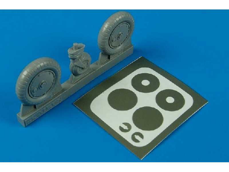 Bf 109 wheels + paint mask - Hasegawa - zdjęcie 1 Bf 109 wheels + paint mask - Hasegawa - zdjęcie 1