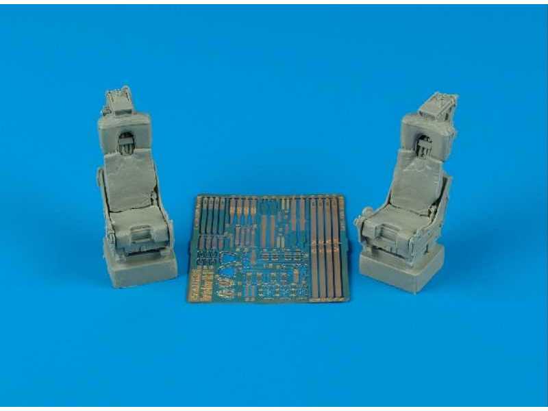 M.B. Mk H7 ejection seats (for F-4 USN) - zdjęcie 1 M.B. Mk H7 ejection seats (for F-4 USN) - zdjęcie 1