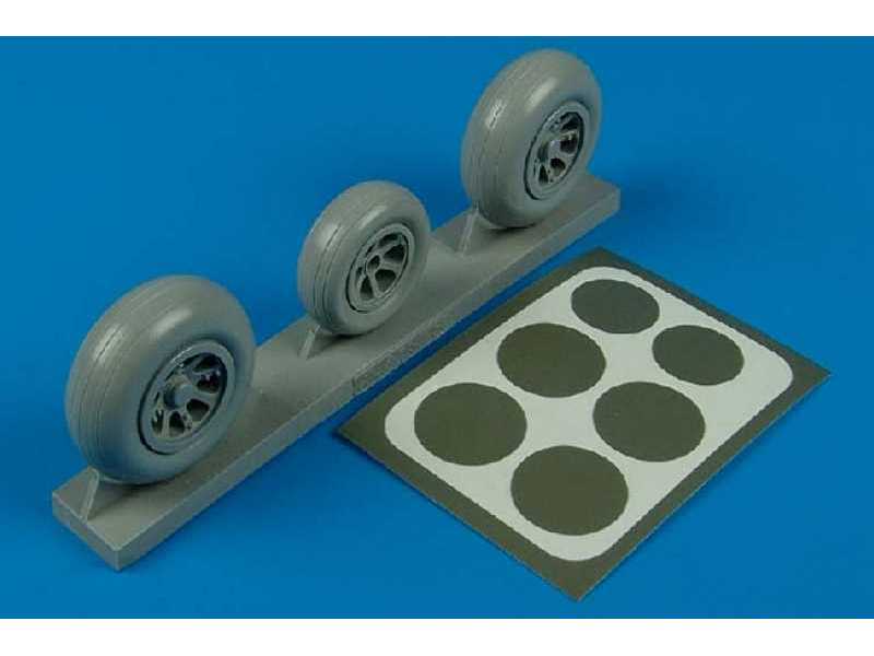 P-38 Lightning wheels & paint masks - zdjęcie 1 P-38 Lightning wheels & paint masks - zdjęcie 1