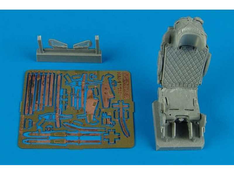 KM-1 ejection seat - zdjęcie 1 KM-1 ejection seat - zdjęcie 1