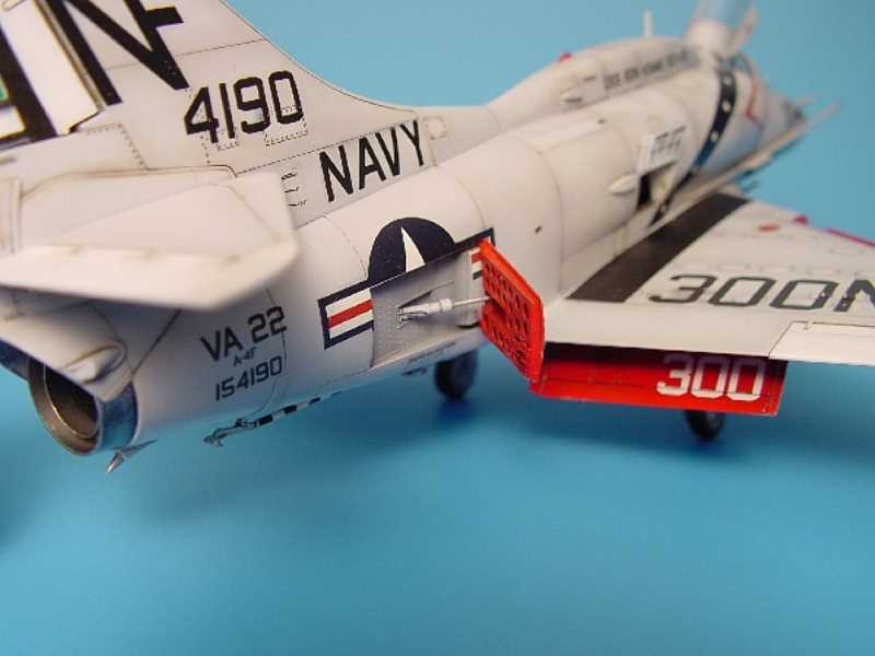 A-4E/F SKYHAWK open airbrakes set - Hasegawa - zdjęcie 1