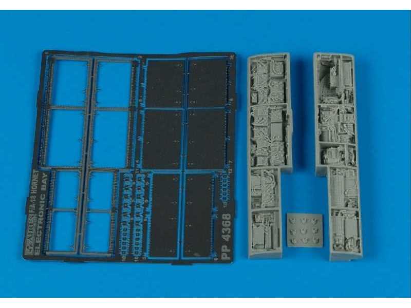 F/A-18 Hornet electronic bay - Hobby boss - zdjęcie 1