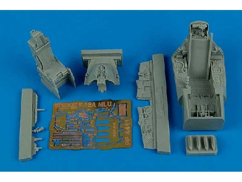 F-16A MLU Falcon cockpit set - Hasegawa - zdjęcie 1 F-16A MLU Falcon cockpit set - Hasegawa - zdjęcie 1