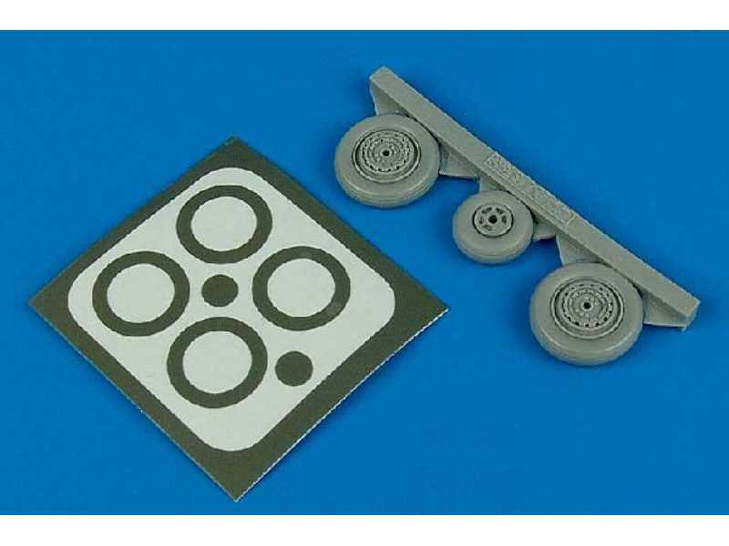 MiG-17 Fresco wheels & paint masks - Hobby boss - zdjęcie 1 MiG-17 Fresco wheels & paint masks - Hobby boss - zdjęcie 1