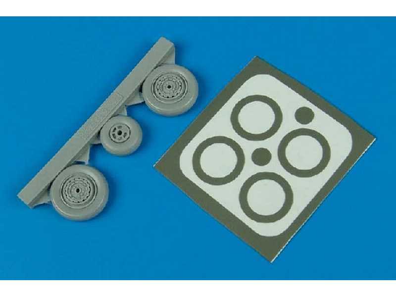 MiG-15 Fagot wheels & paint masks - zdjęcie 1 MiG-15 Fagot wheels & paint masks - zdjęcie 1