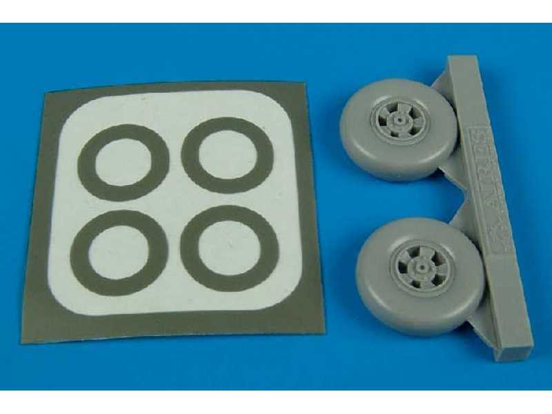 Hurricane Mk.I wheels & paint masks - zdjęcie 1 Hurricane Mk.I wheels & paint masks - zdjęcie 1
