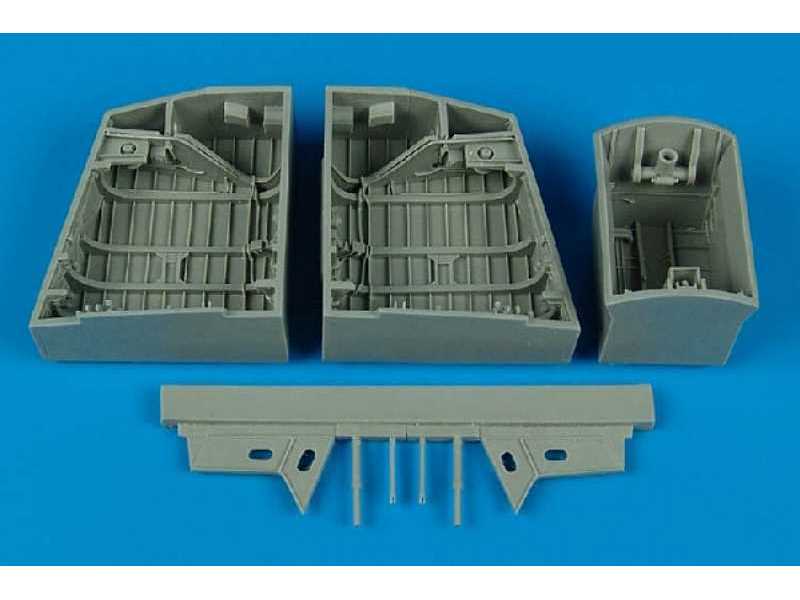 English electric Canberra wheel bays - Airfix - zdjęcie 1 English electric Canberra wheel bays - Airfix - zdjęcie 1