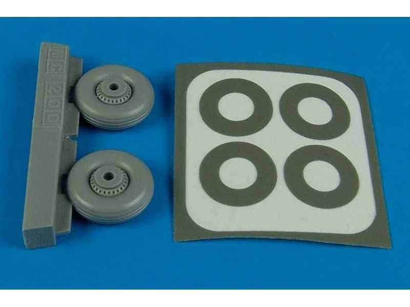 Macchi MC.200 Saetta wheels & paint masks - zdjęcie 1 Macchi MC.200 Saetta wheels & paint masks - zdjęcie 1