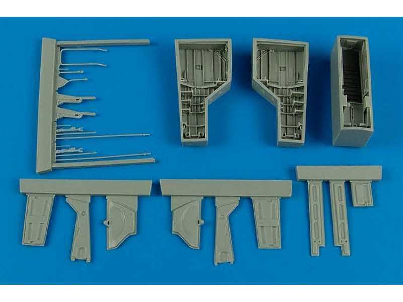 T-28 Trojan wheel bay - Roden - zdjęcie 1