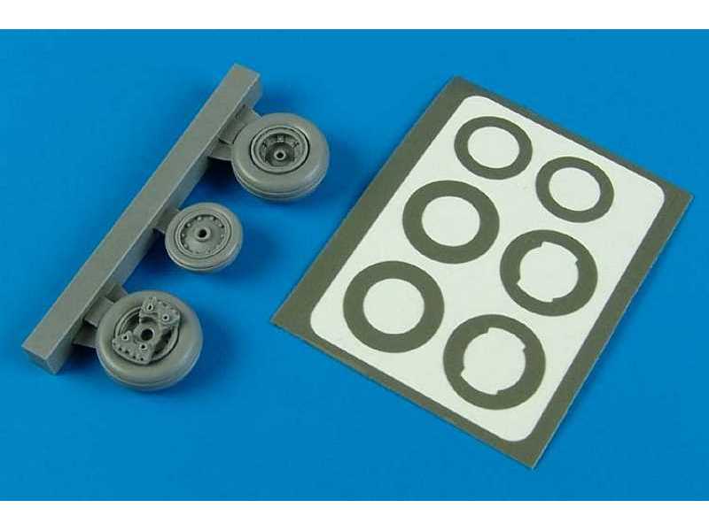 T-28 Trojan wheels & paint masks - Roden - zdjęcie 1 T-28 Trojan wheels & paint masks - Roden - zdjęcie 1