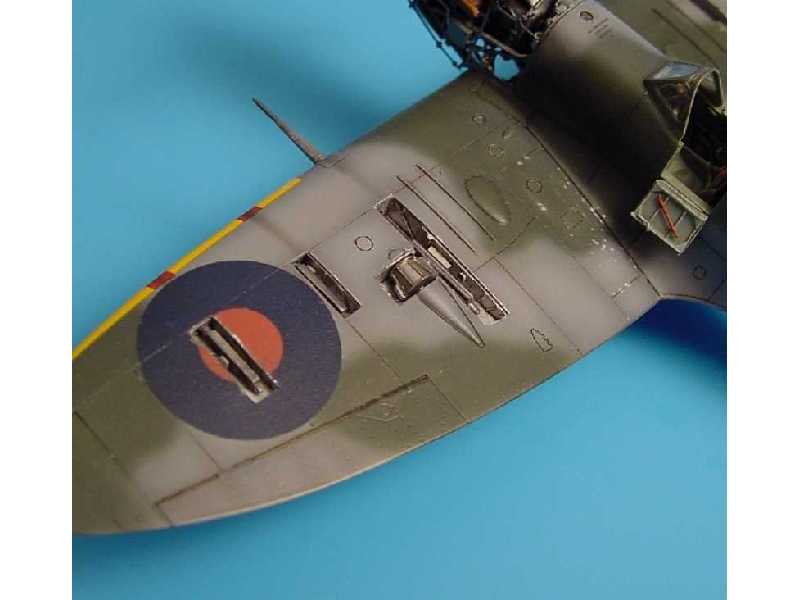 Supermarine Spitfire Mk. Vb gun bay - Tamiya - zdjęcie 1 Supermarine Spitfire Mk. Vb gun bay - Tamiya - zdjęcie 1