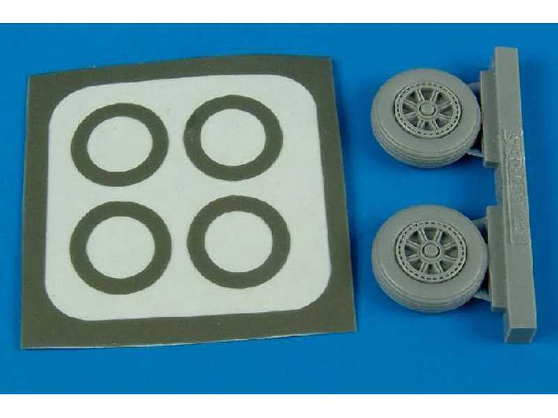 TBM Avenger wheel & paint masks - Hasegawa - zdjęcie 1 TBM Avenger wheel & paint masks - Hasegawa - zdjęcie 1
