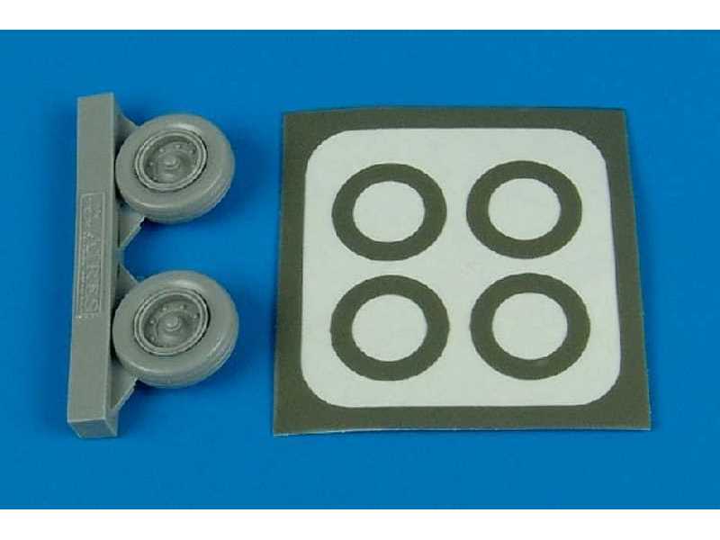 A-1H Skyraider (U.S.A.F.) wheel & masks - Hasegawa - zdjęcie 1 A-1H Skyraider (U.S.A.F.) wheel & masks - Hasegawa - zdjęcie 1