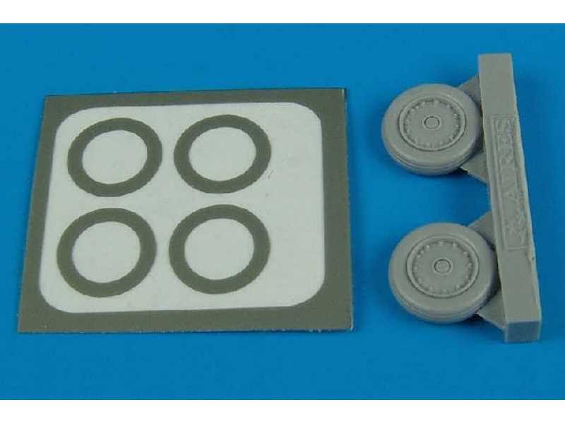 F-8 Crusader wheels & paint masks - zdjęcie 1 F-8 Crusader wheels & paint masks - zdjęcie 1