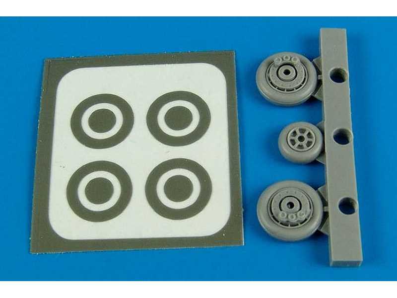 F9F Panther wheels & paint masks - Hobby boss - zdjęcie 1 F9F Panther wheels & paint masks - Hobby boss - zdjęcie 1
