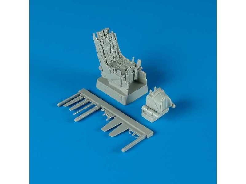 Su-27 ejection seat with safety belts - zdjęcie 1 Su-27 ejection seat with safety belts - zdjęcie 1