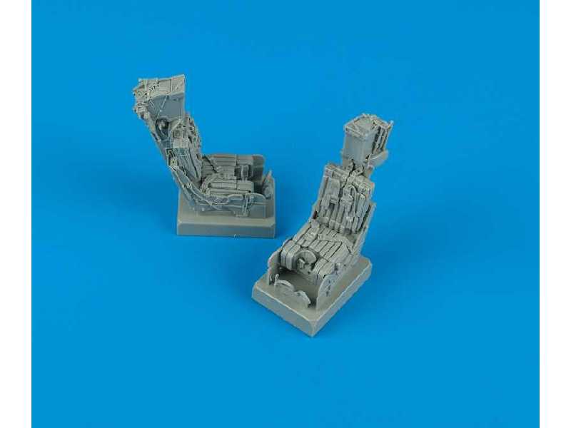 F-14A ejection seats with safety belts - zdjęcie 1 F-14A ejection seats with safety belts - zdjęcie 1