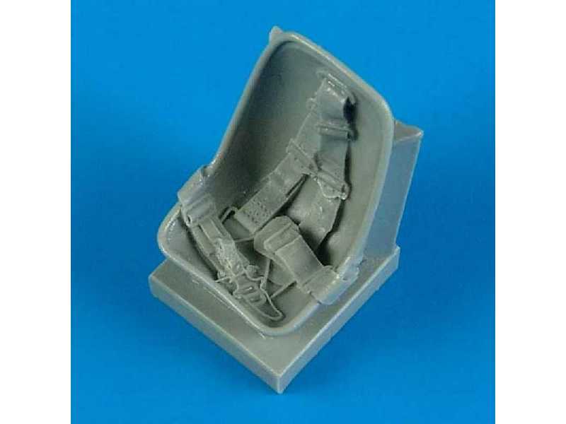 Bf 109E seat with safety belts - zdjęcie 1 Bf 109E seat with safety belts - zdjęcie 1