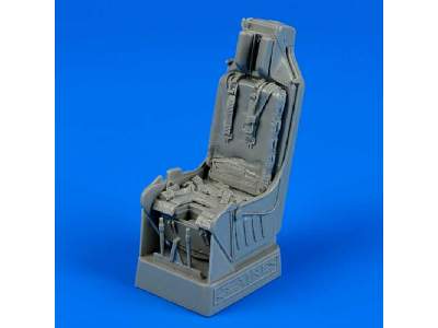 A-7D Corsair II ejection seat with safety belts  - zdjęcie 1