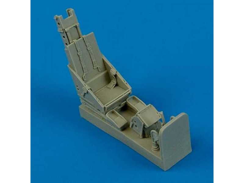 F3H-2 Demon ejection seat with safety belts - zdjęcie 1 F3H-2 Demon ejection seat with safety belts - zdjęcie 1