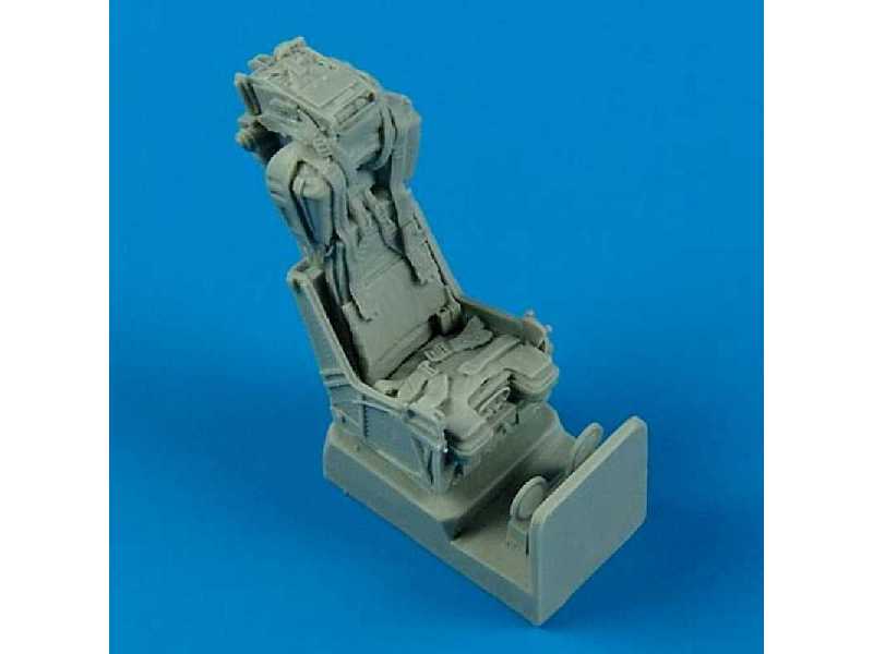 F-8 Crusader ejection seat with safety belts - zdjęcie 1 F-8 Crusader ejection seat with safety belts - zdjęcie 1