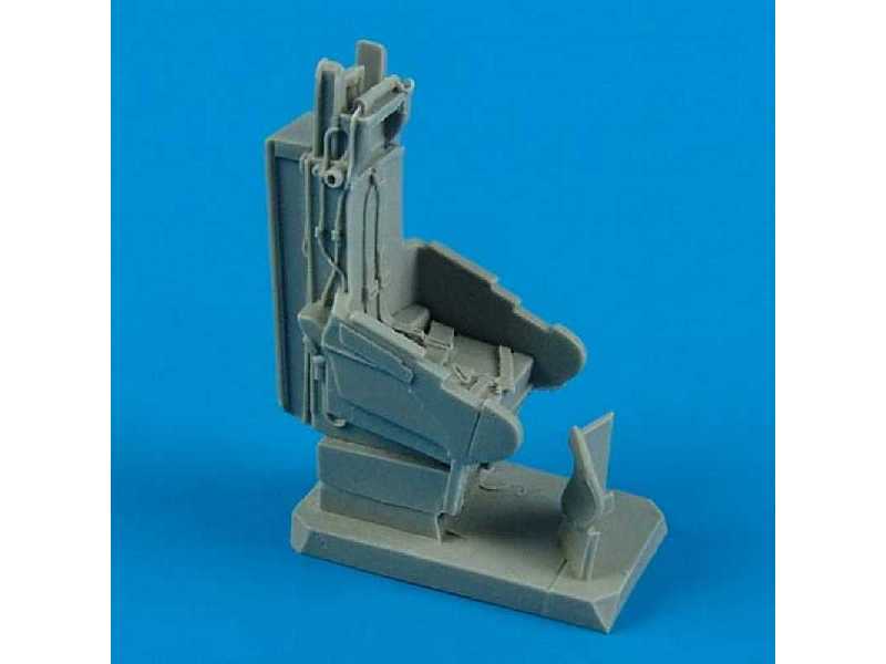 F-102A Delta Dagger seat with safety belts - zdjęcie 1 F-102A Delta Dagger seat with safety belts - zdjęcie 1