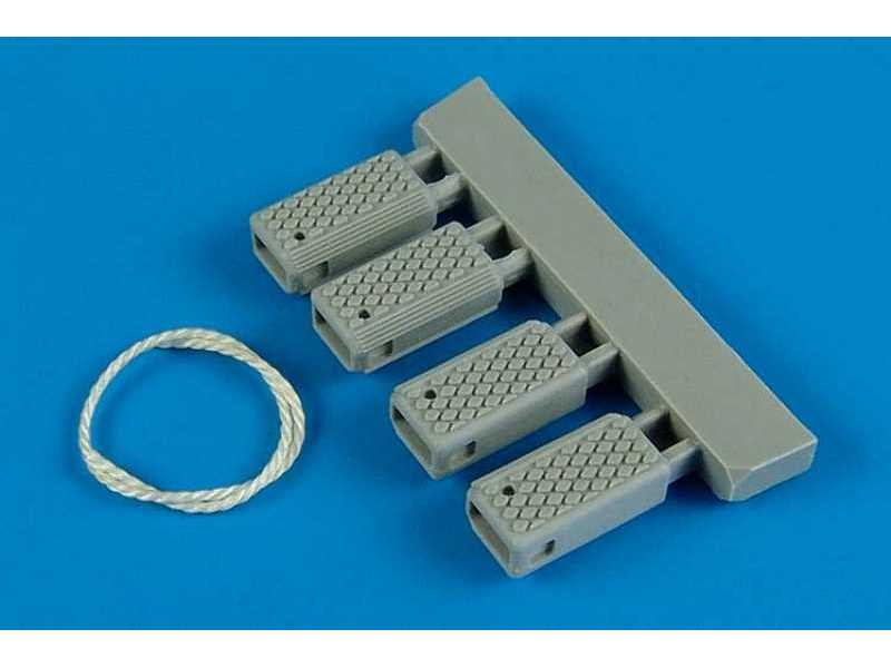 US. Navy polyurethane wheel chock with nylon thread - early - zdjęcie 1 US. Navy polyurethane wheel chock with nylon thread - early - zdjęcie 1