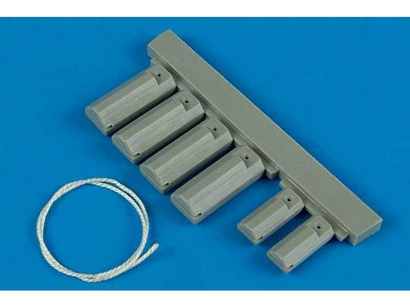 U.S.A.F. wheel chock with nylon thread - zdjęcie 1 U.S.A.F. wheel chock with nylon thread - zdjęcie 1