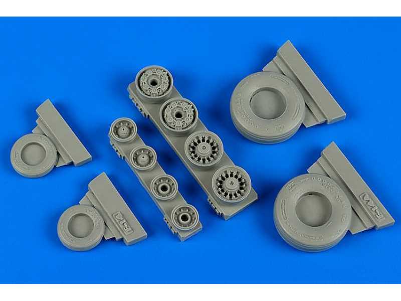 F-14A Tomcat weighted wheels - Hobby boss - zdjęcie 1 F-14A Tomcat weighted wheels - Hobby boss - zdjęcie 1