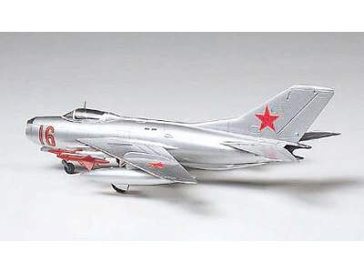 MiG-19 Farmer-E  - zdjęcie 2