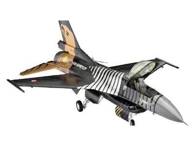 Lockheed Martin F-16 C  Solo Turk - zdjęcie 1