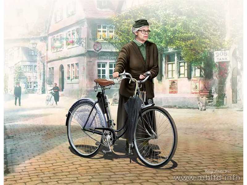 Frau Muller - figurka kobiety z rowerem - II W.Ś. - zdjęcie 1