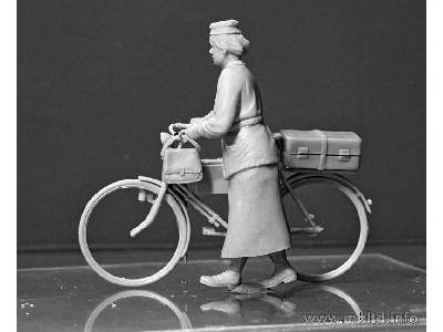 Frau Muller - figurka kobiety z rowerem - II W.Ś. - zdjęcie 2