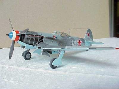 Jakowlew Jak-9DD Russian fighter - zdjęcie 3