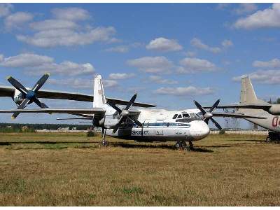 Antonov An-24V/B Russian short / medium-haul passenger aircraft, - zdjęcie 11