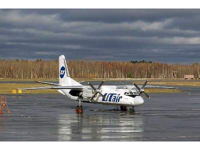 Antonov An-24V/B Russian short / medium-haul passenger aircraft, - zdjęcie 19