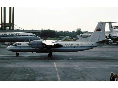 Antonov An-24V/B Russian short / medium-haul passenger aircraft, - zdjęcie 28