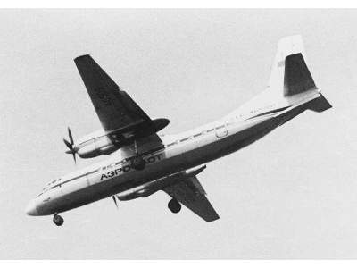 Antonov An-24B/V Russian short / medium-haul passenger aircraft, - zdjęcie 13