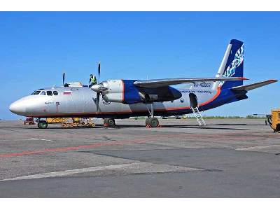 Antonov An-24B/V Russian short / medium-haul passenger aircraft, - zdjęcie 17