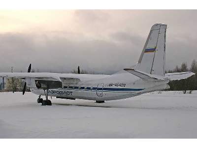 Antonov An-24RV Russian short / medium-haul passenger aircraft,  - zdjęcie 9