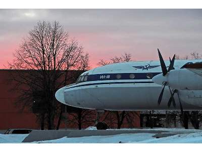 Ilyushin Il-18D Russian medium-haul airliner, Aeroflot / Domoded - zdjęcie 14