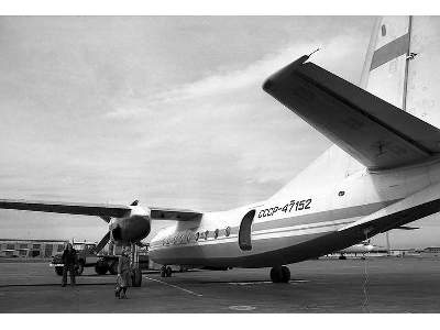 Antonov An-24T/RT Russian military transport aircraft - zdjęcie 14