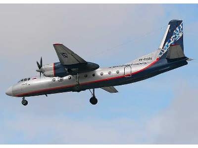 Antonov An-24T/RT Russian military transport aircraft - zdjęcie 16