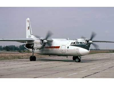 Antonov An-24T/RT Russian military transport aircraft - zdjęcie 27